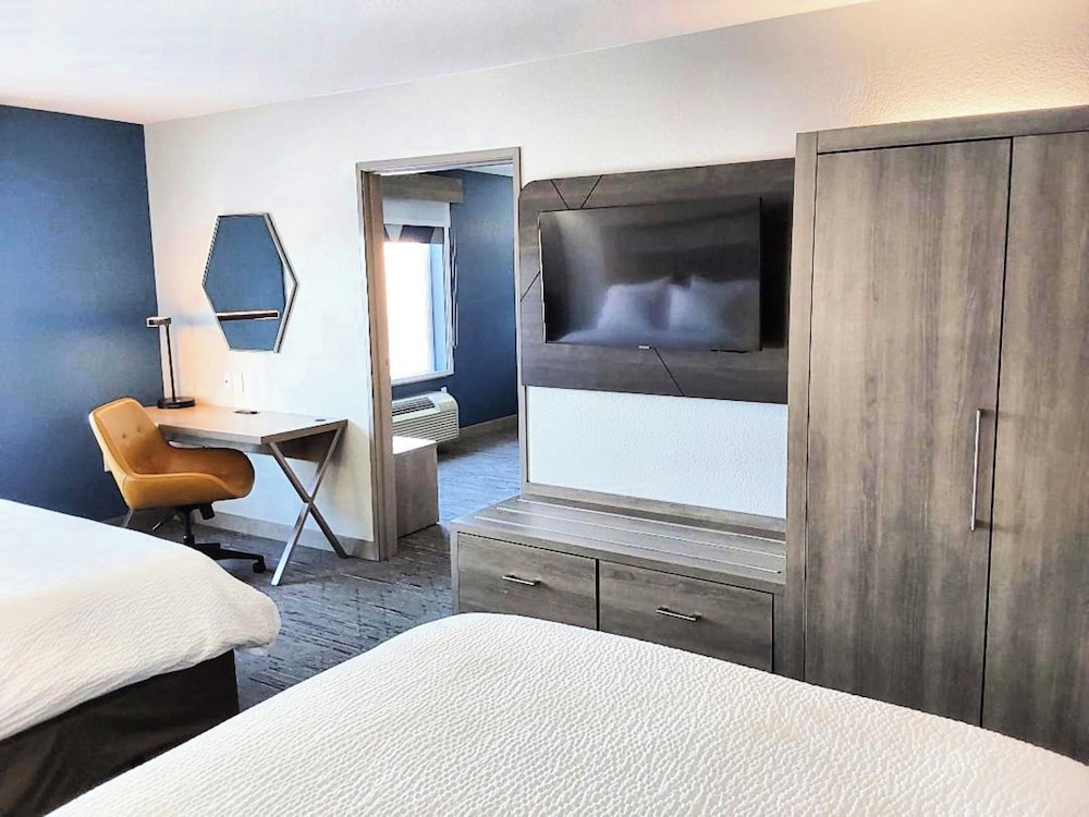 holiday inn express and suites antigo by ihg
