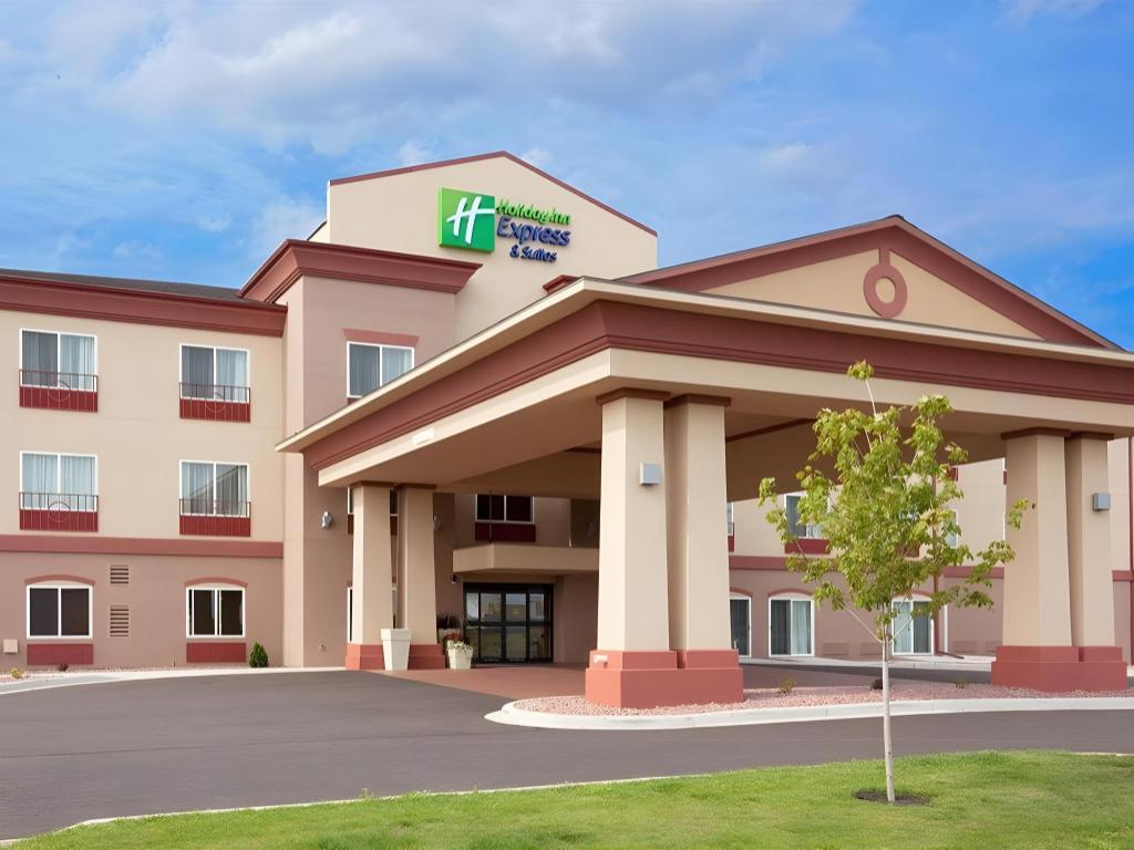 holiday inn express and suites antigo by ihg