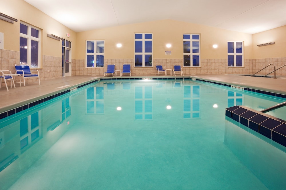 holiday inn express and suites antigo by ihg