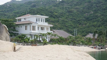 the light coral island resort