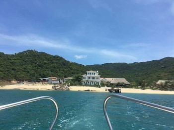 the light coral island resort
