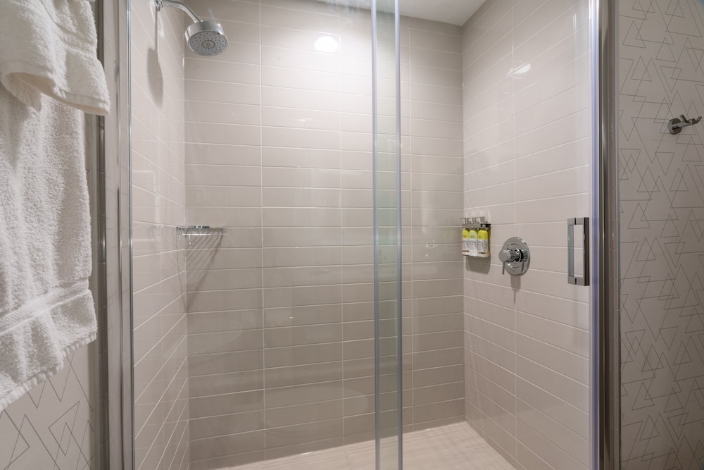 holiday inn express and suites vaughan southwest by ihg