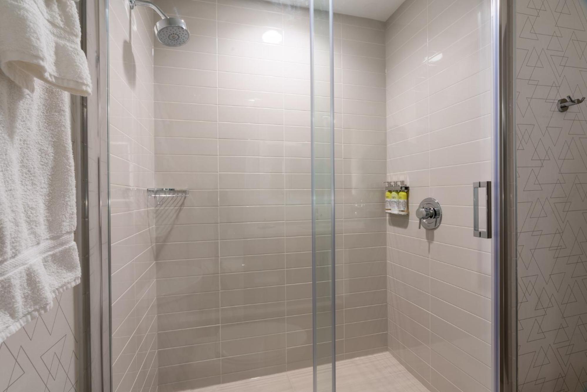 holiday inn express and suites vaughan southwest by ihg