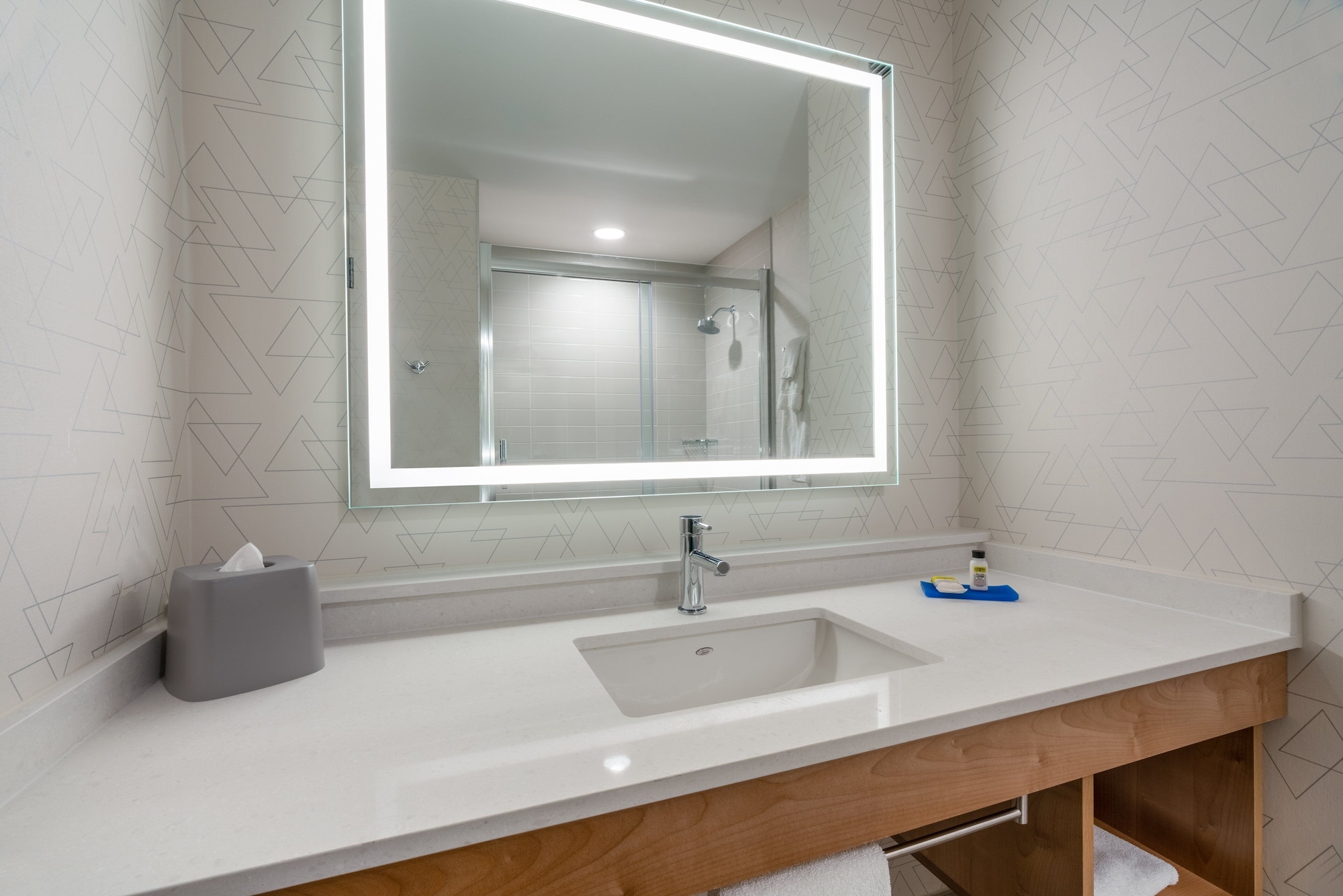 holiday inn express and suites vaughan southwest by ihg
