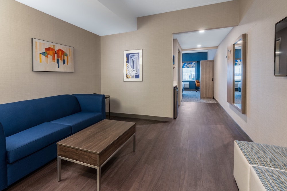 holiday inn express and suites vaughan southwest by ihg
