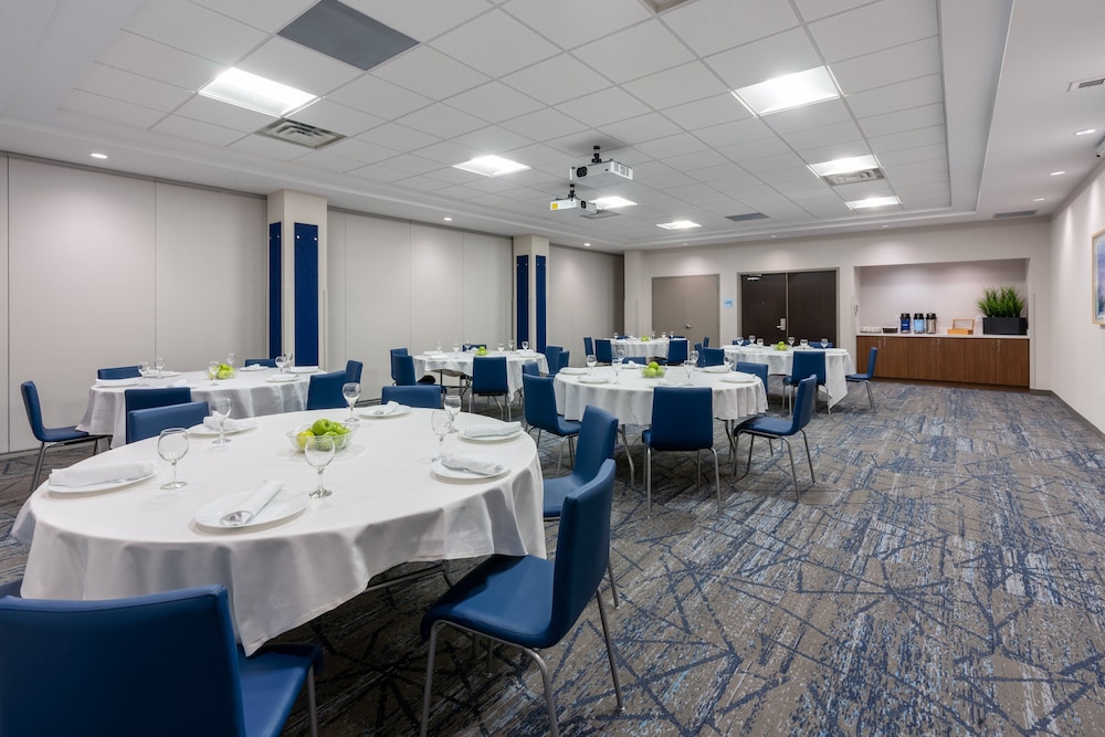 holiday inn express and suites vaughan southwest by ihg
