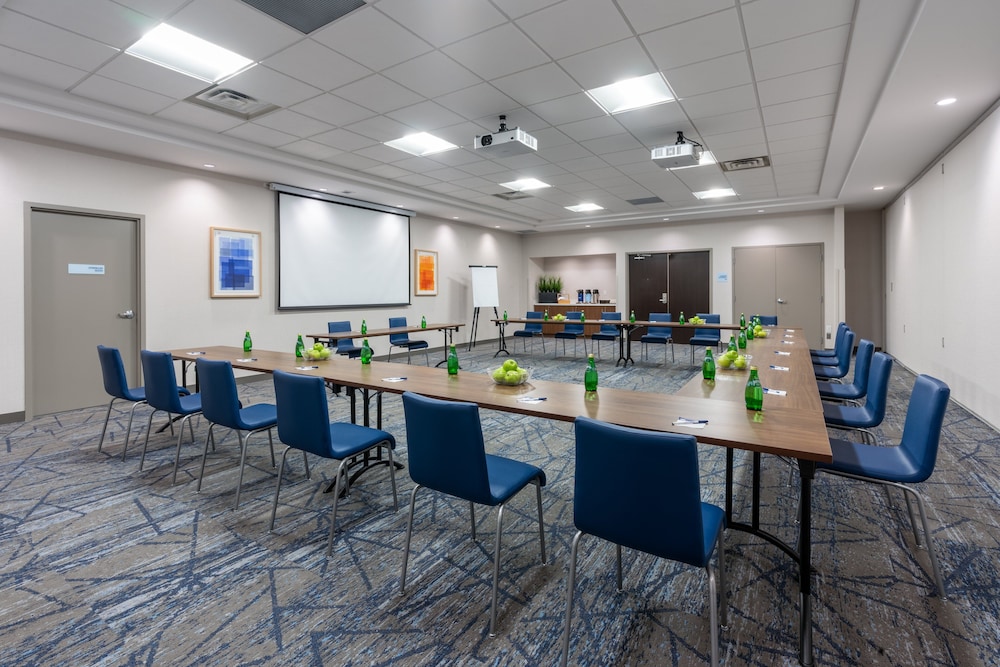 holiday inn express and suites vaughan southwest by ihg