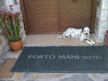 porto mani suites