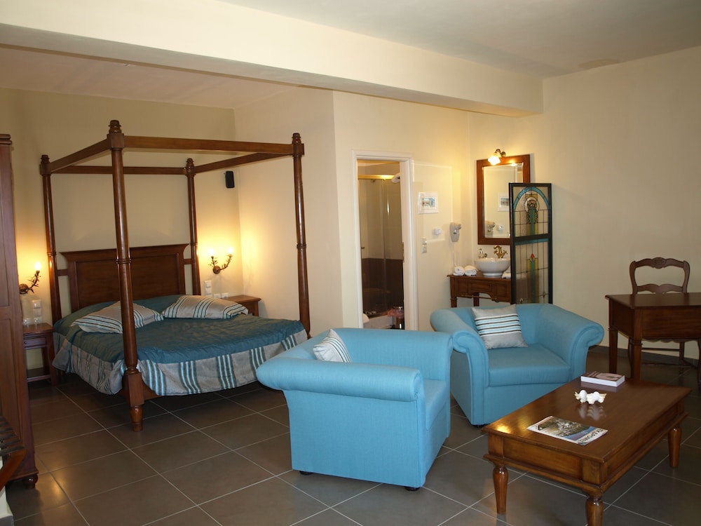 porto mani suites