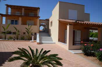 marias filoxenia suites