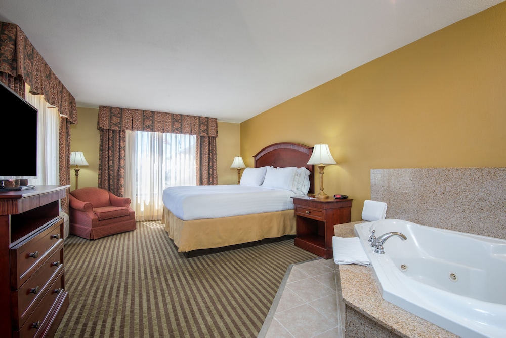 holiday inn express and suites enid hwy 412