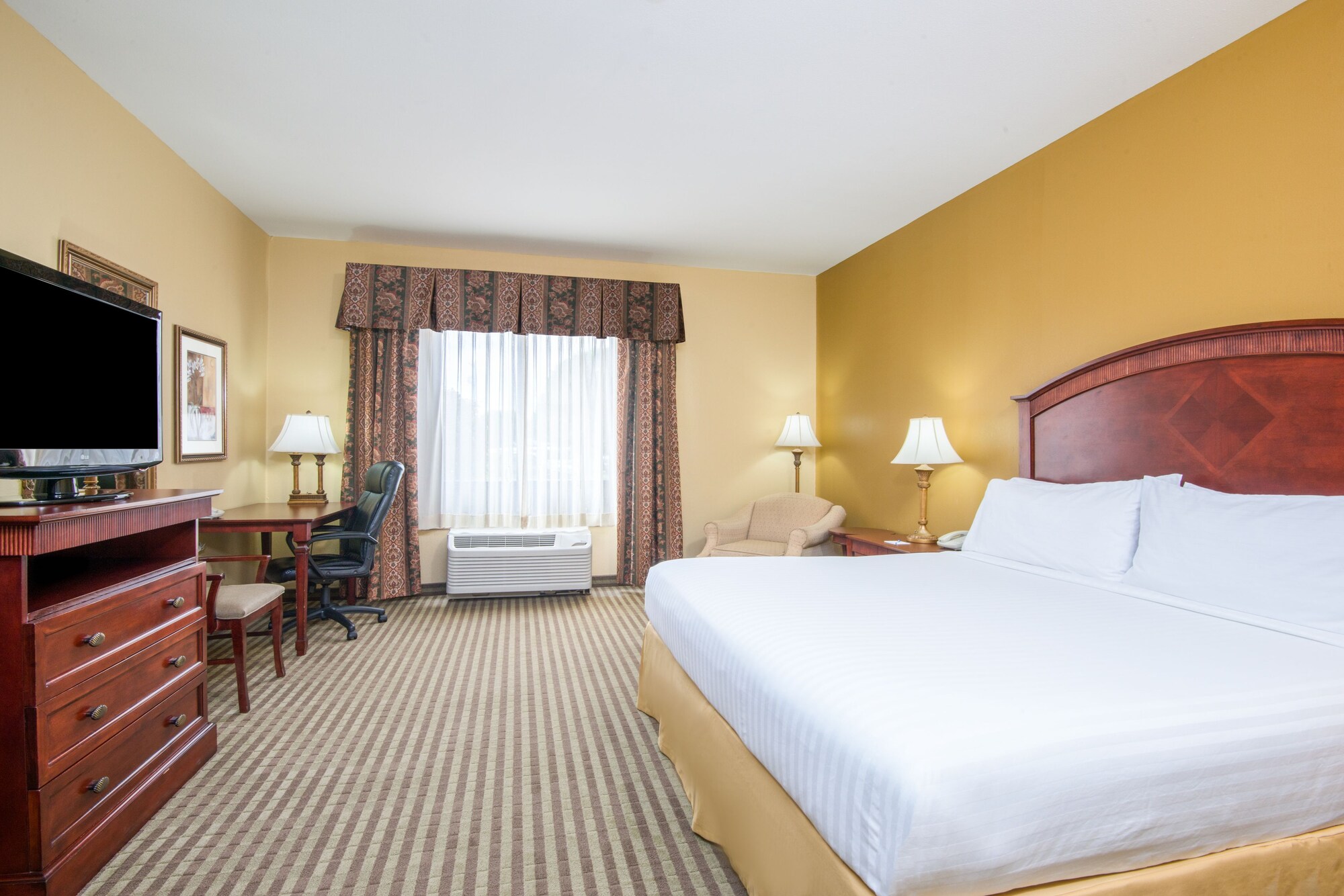 holiday inn express and suites enid hwy 412