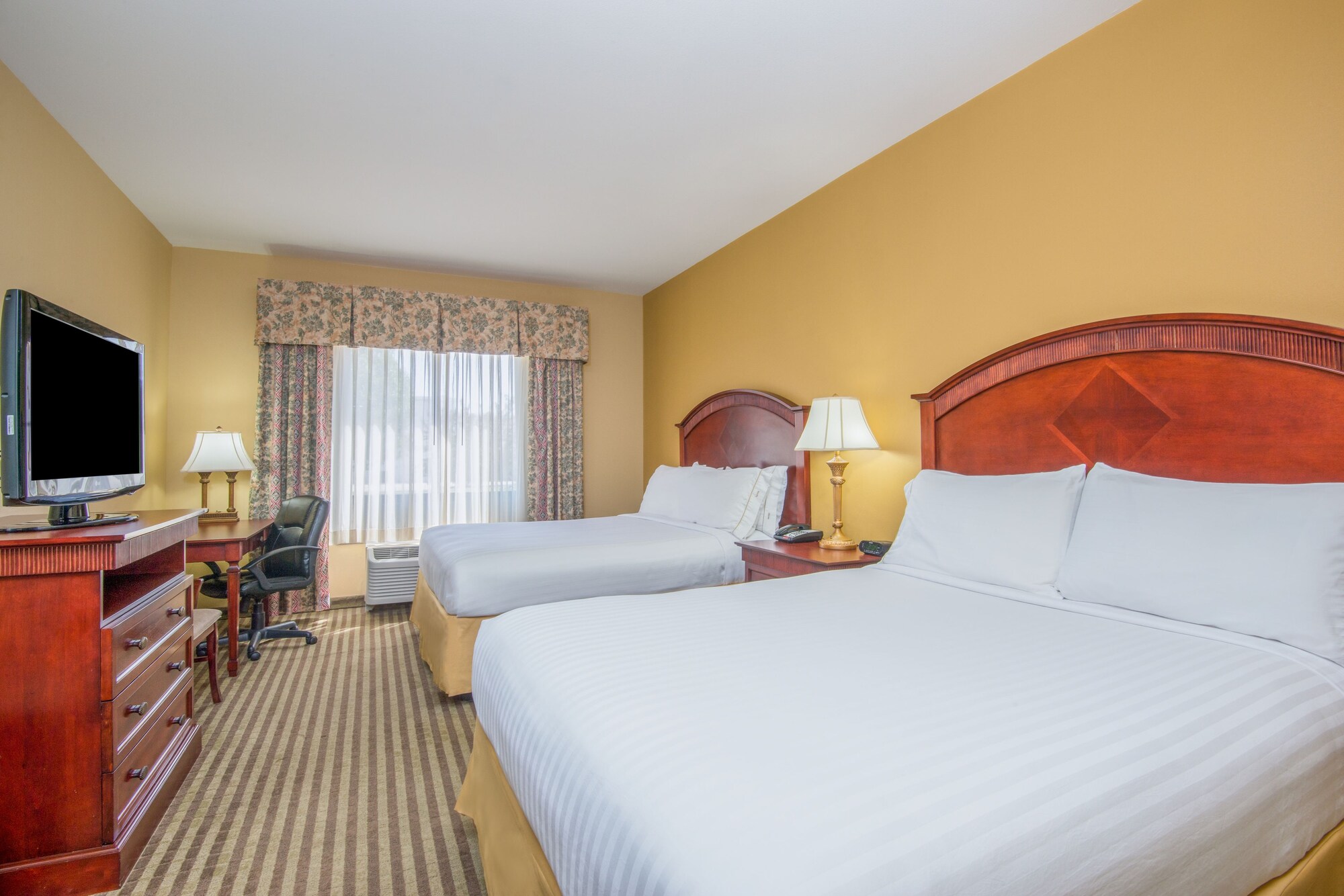 holiday inn express and suites enid hwy 412