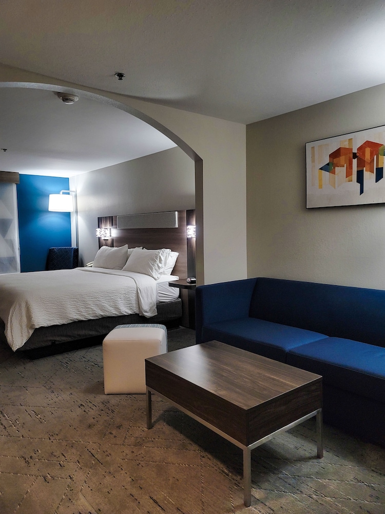 holiday inn express and suites enid hwy 412