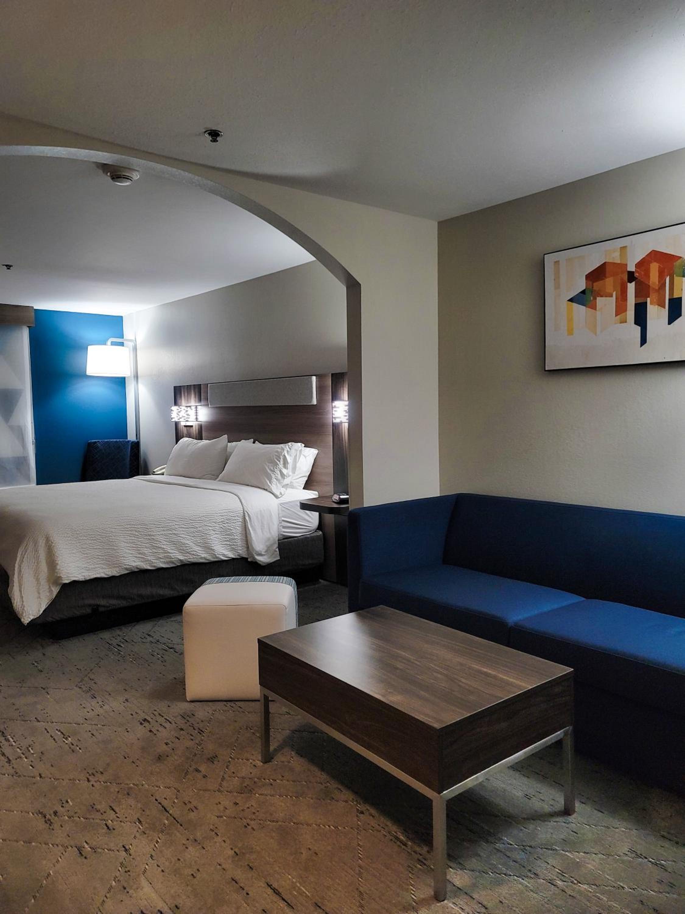 holiday inn express and suites enid hwy 412