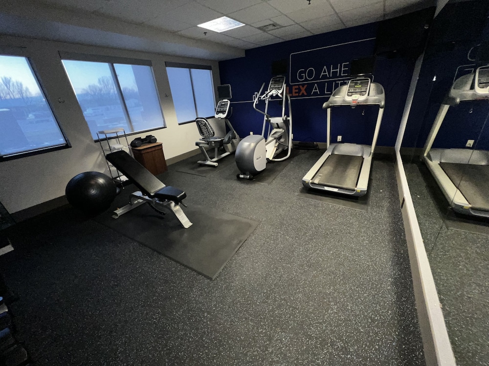 holiday inn express and suites enid hwy 412