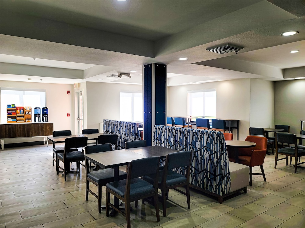 holiday inn express and suites enid hwy 412