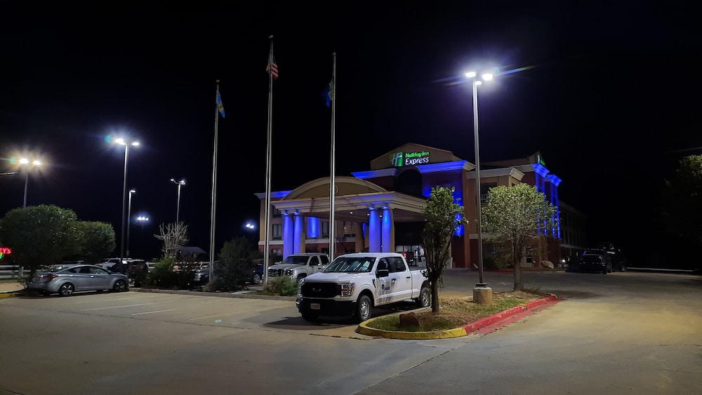 holiday inn express and suites enid hwy 412