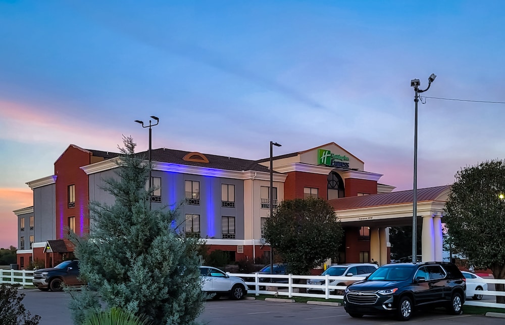 holiday inn express and suites enid hwy 412