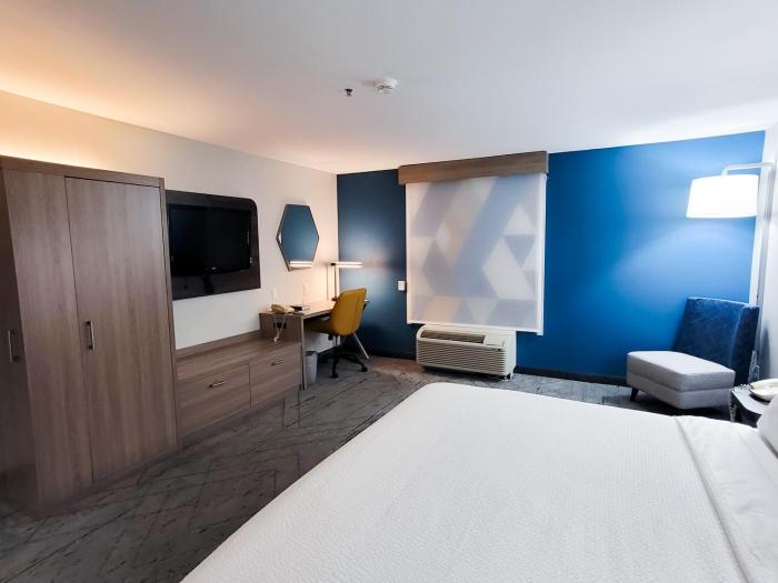 holiday inn express and suites enid hwy 412