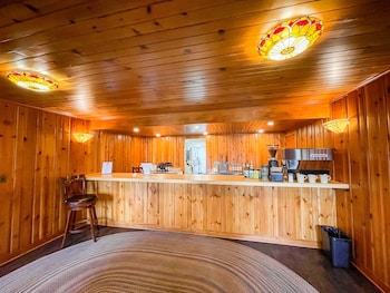 Lake Creek Lodge,,4 star