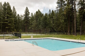 Lake Creek Lodge,,4 star