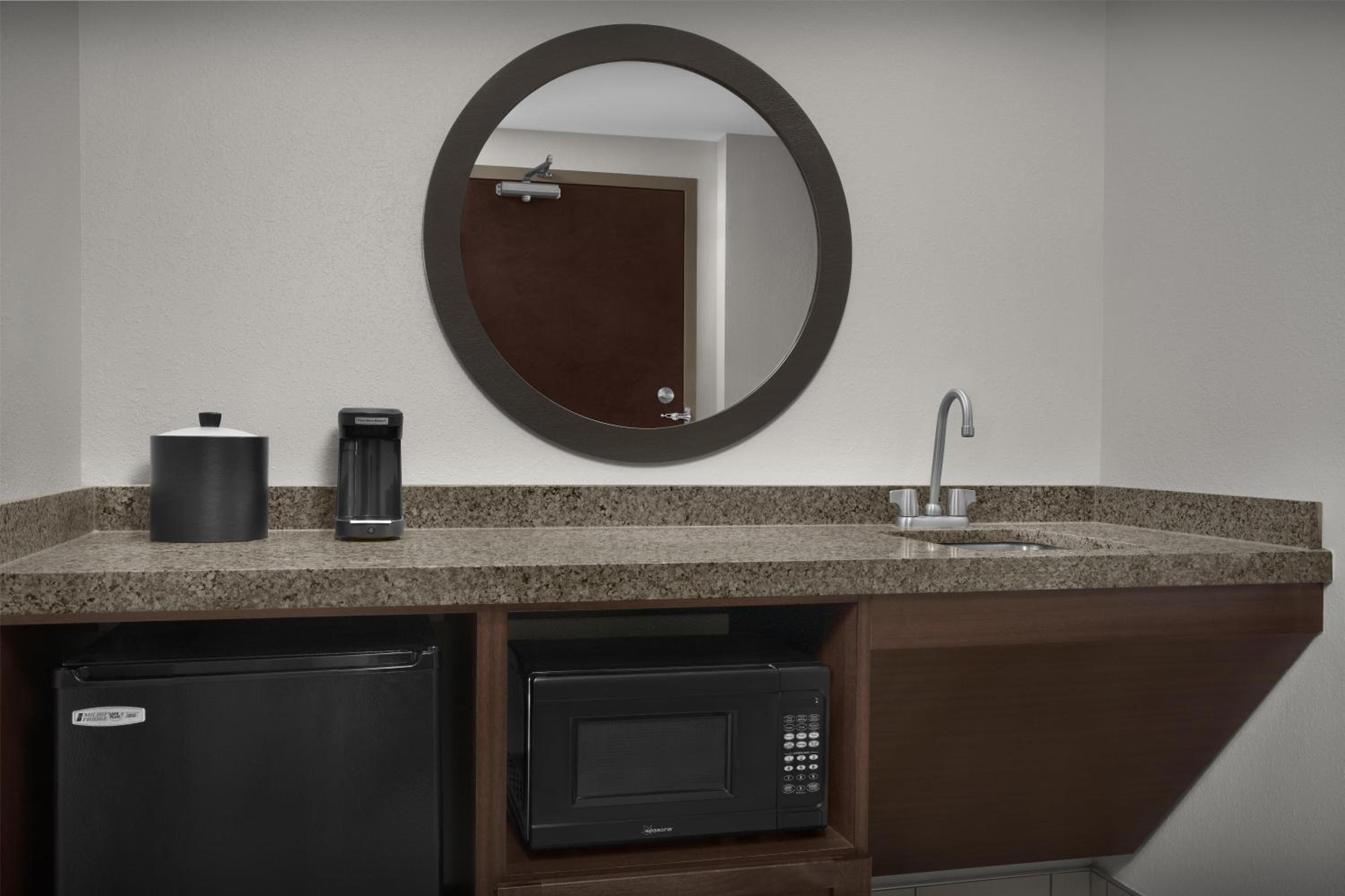 hampton inn and suites ocean city bayfront convention center