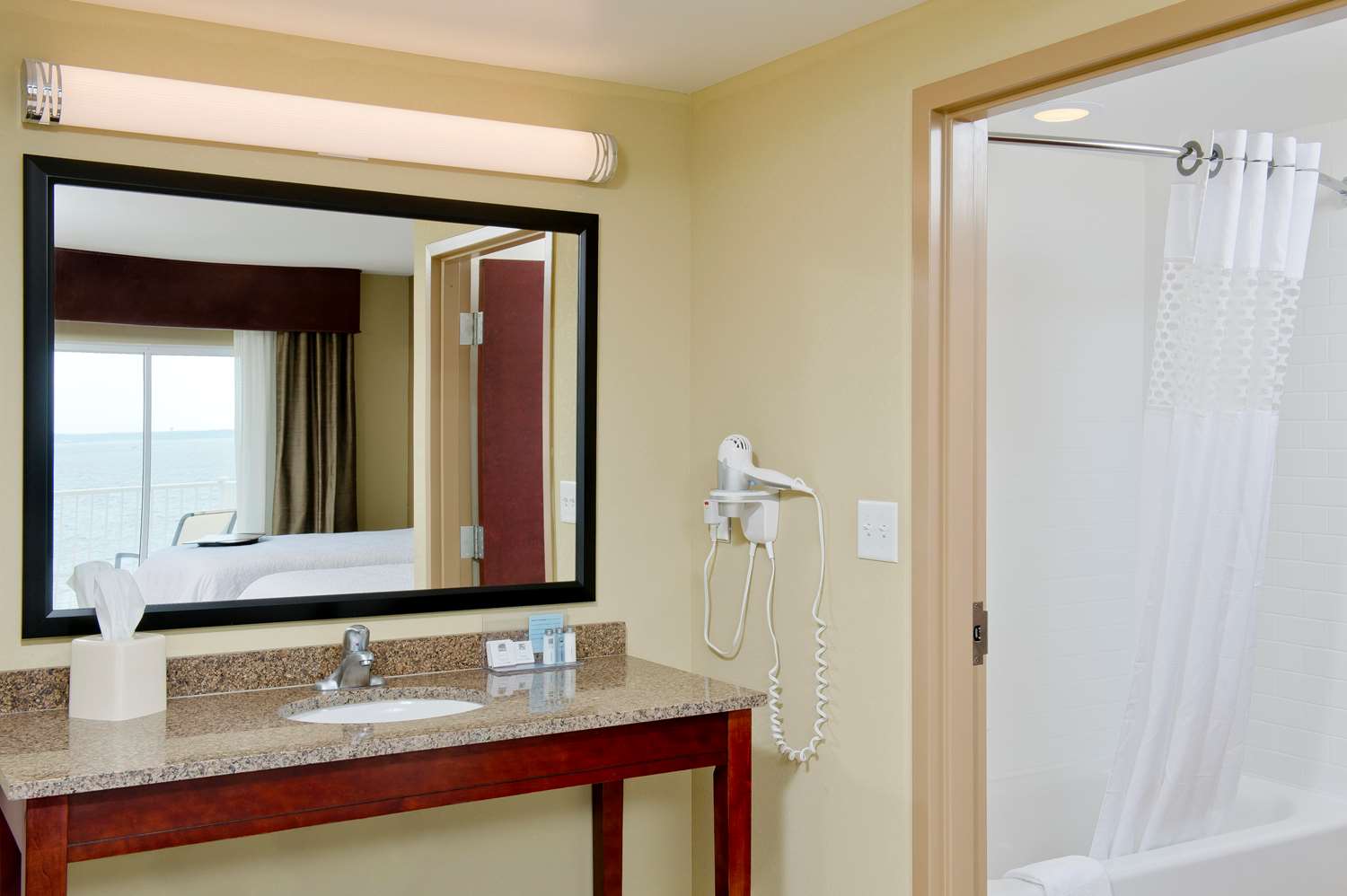 hampton inn and suites ocean city bayfront convention center