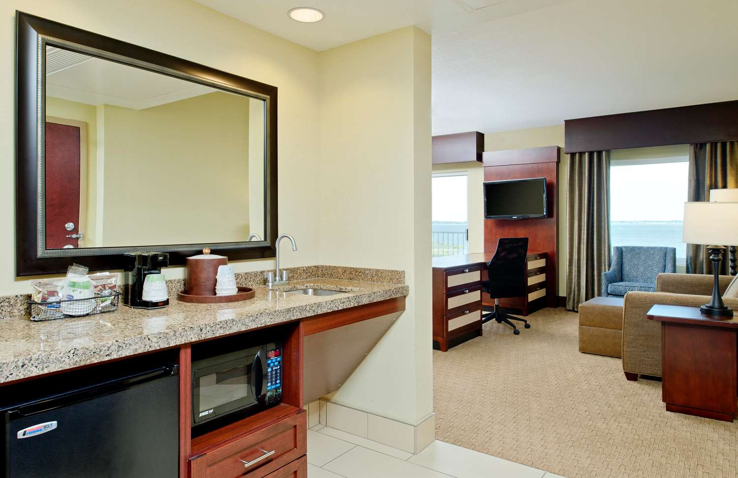 hampton inn and suites ocean city bayfront convention center