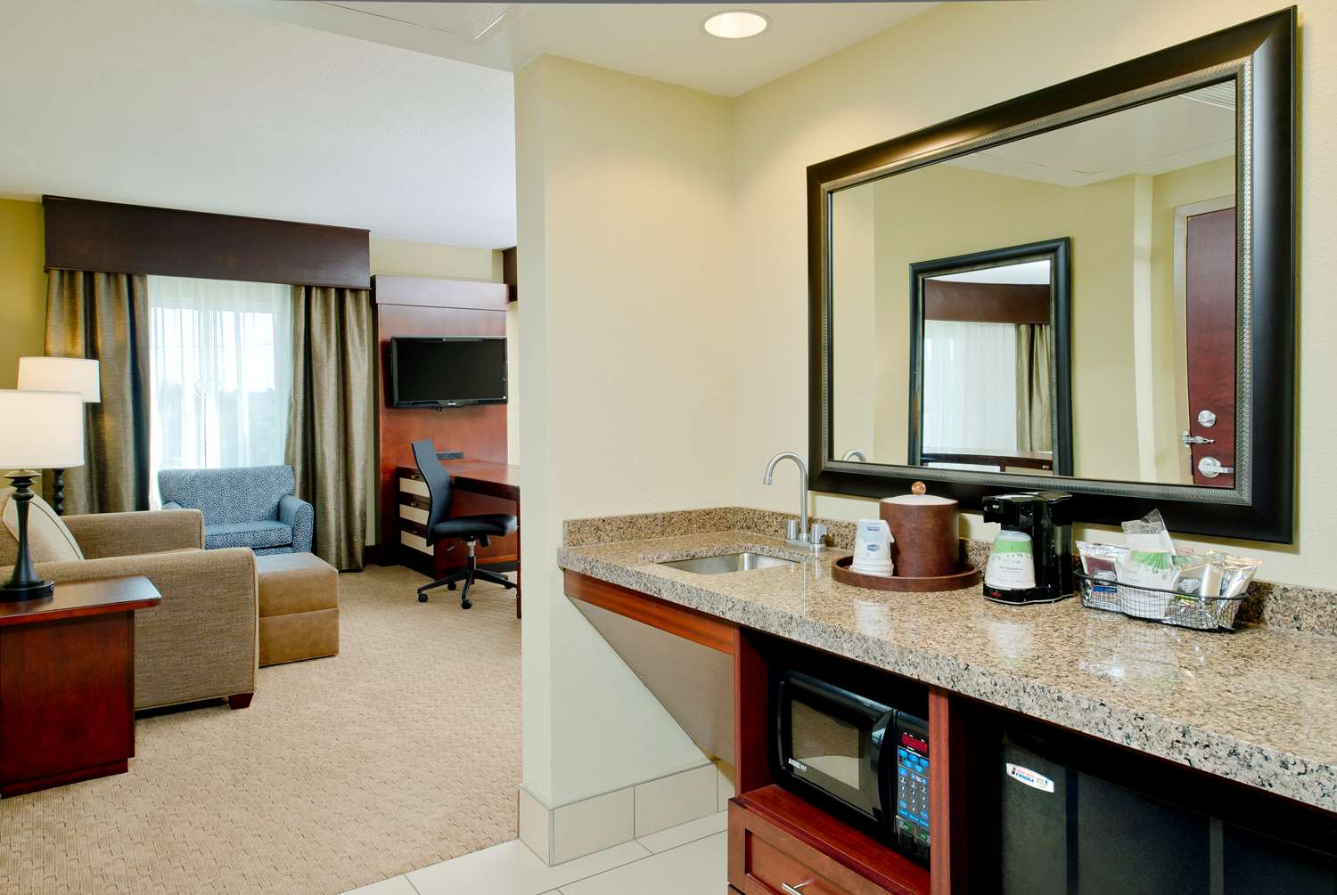 hampton inn and suites ocean city bayfront convention center