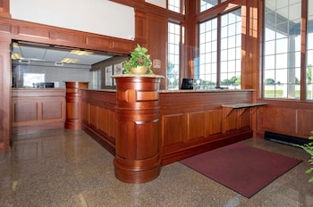 red roof inn and suites wilmington new castle