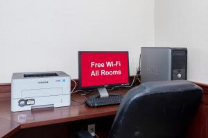 red roof inn and suites wilmington new castle