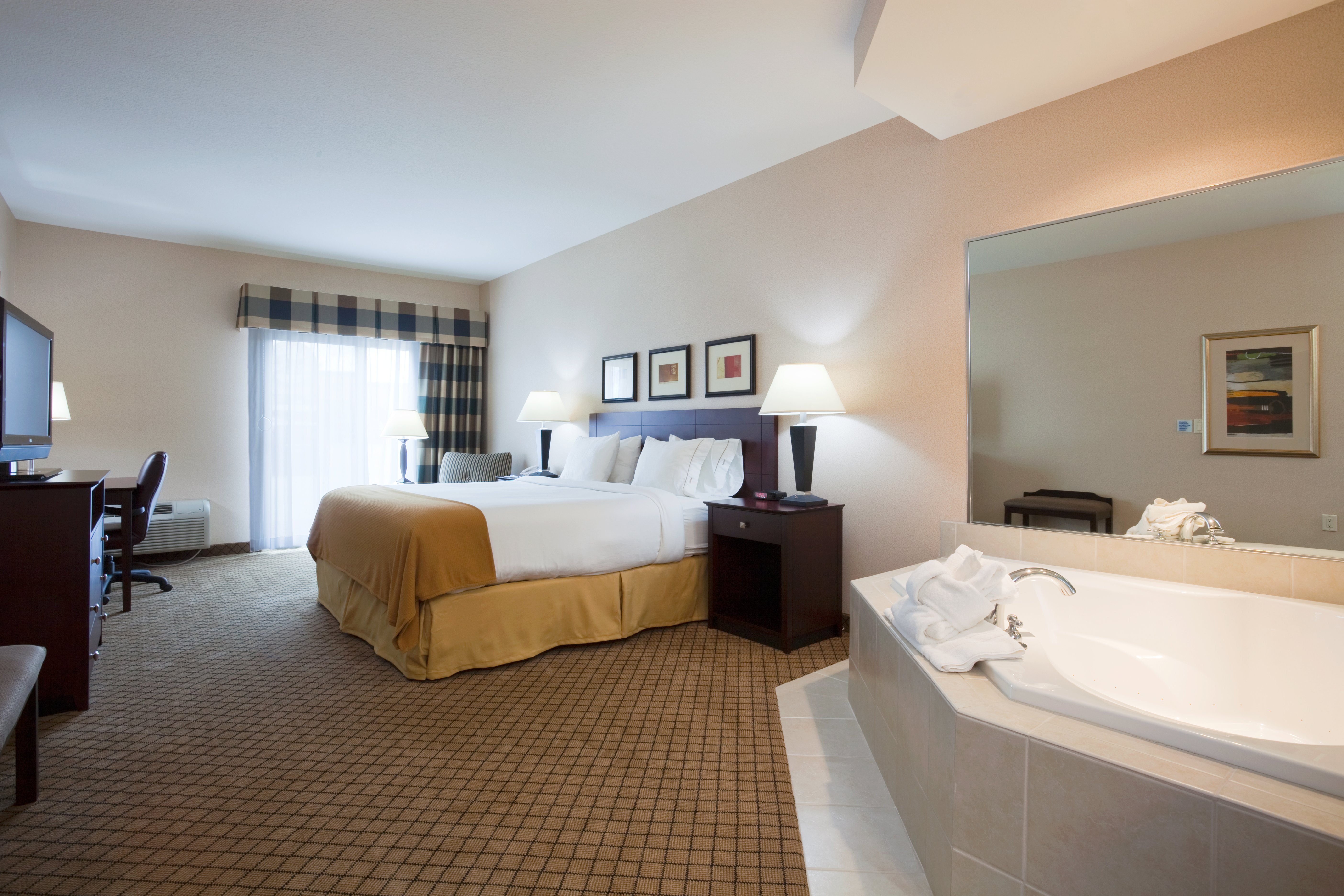 holiday inn express and suites winona by ihg