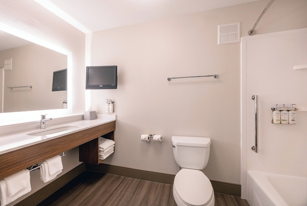 holiday inn express and suites winona by ihg