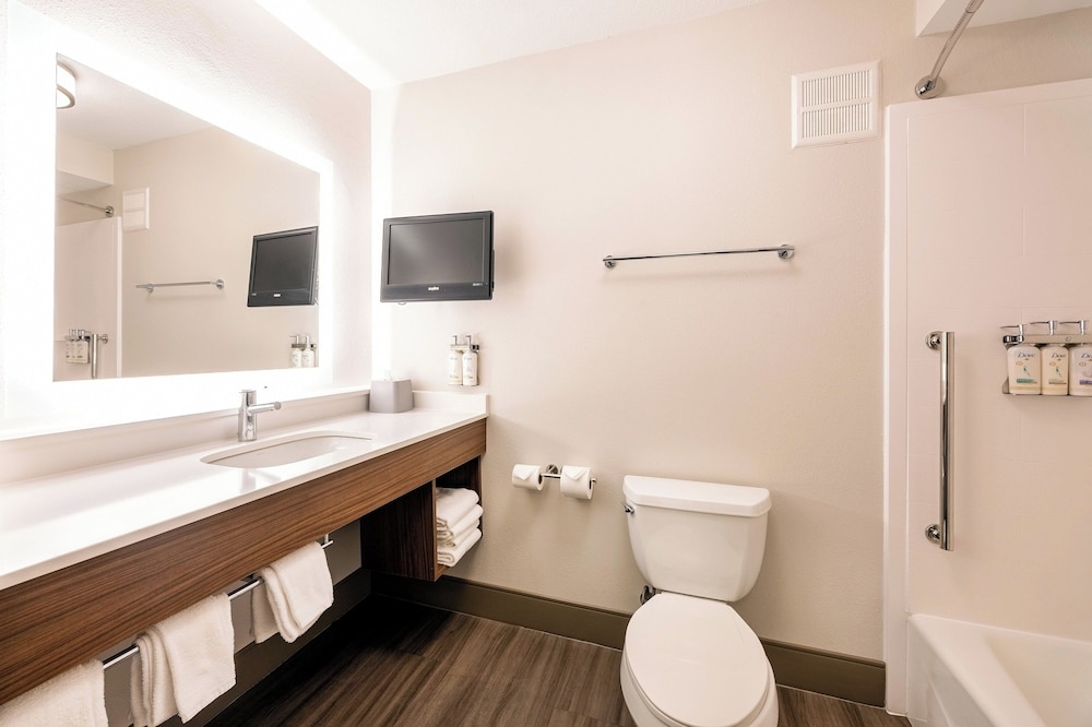 holiday inn express and suites winona by ihg