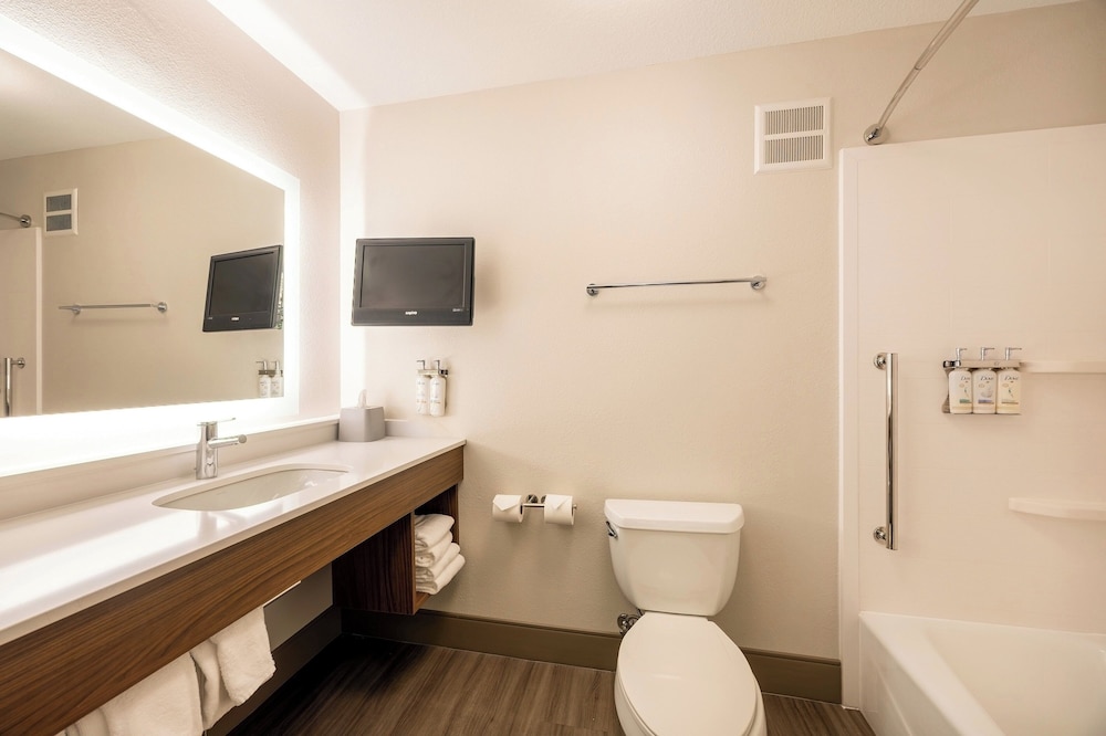 holiday inn express and suites winona by ihg