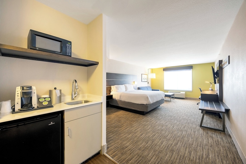 holiday inn express and suites winona by ihg