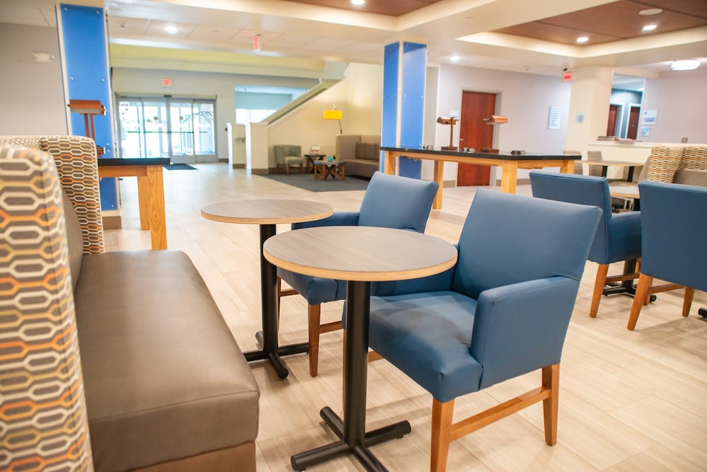 holiday inn express and suites winona by ihg