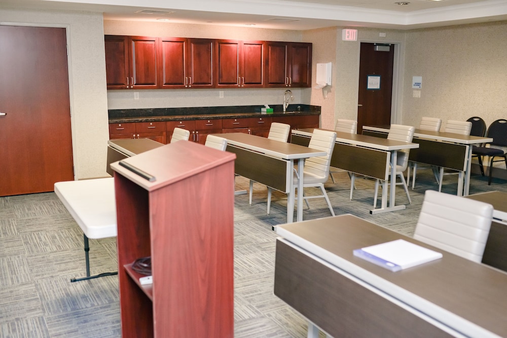 holiday inn express and suites winona by ihg