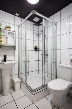 malone crescent apartment