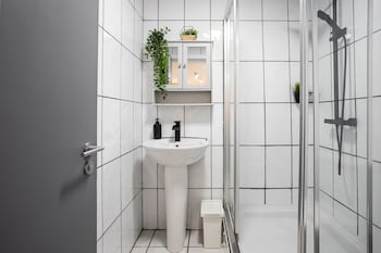 malone crescent apartment