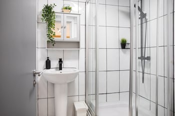 malone crescent apartment