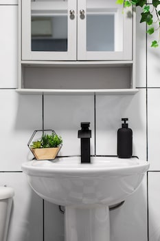 malone crescent apartment