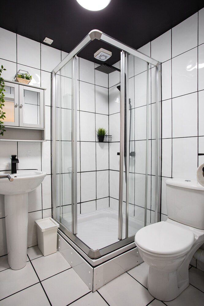 malone crescent apartment