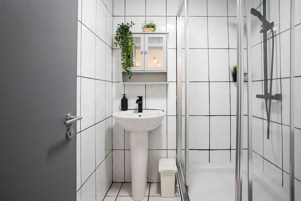 malone crescent apartment