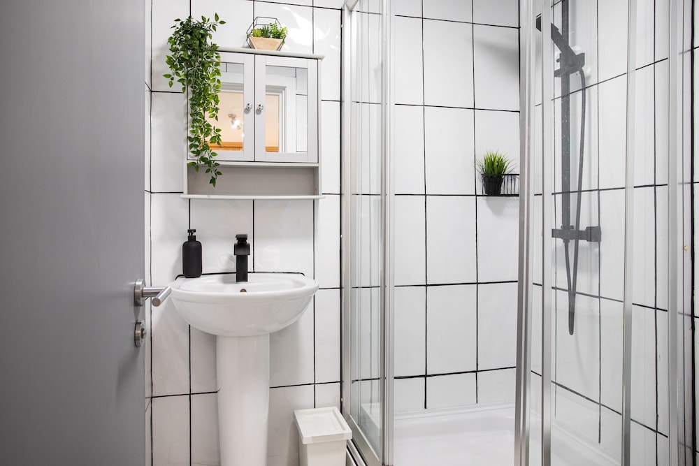 malone crescent apartment