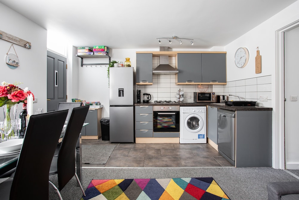 malone crescent apartment