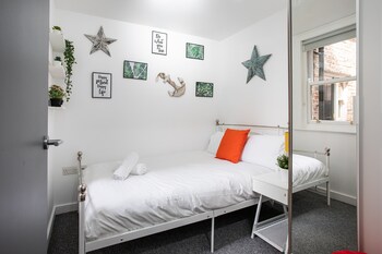 malone crescent apartment