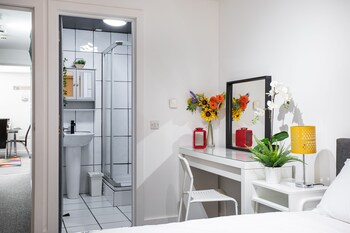 malone crescent apartment