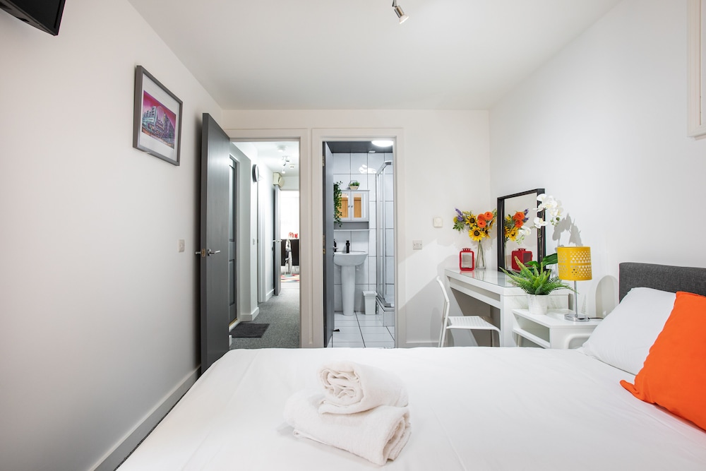 malone crescent apartment